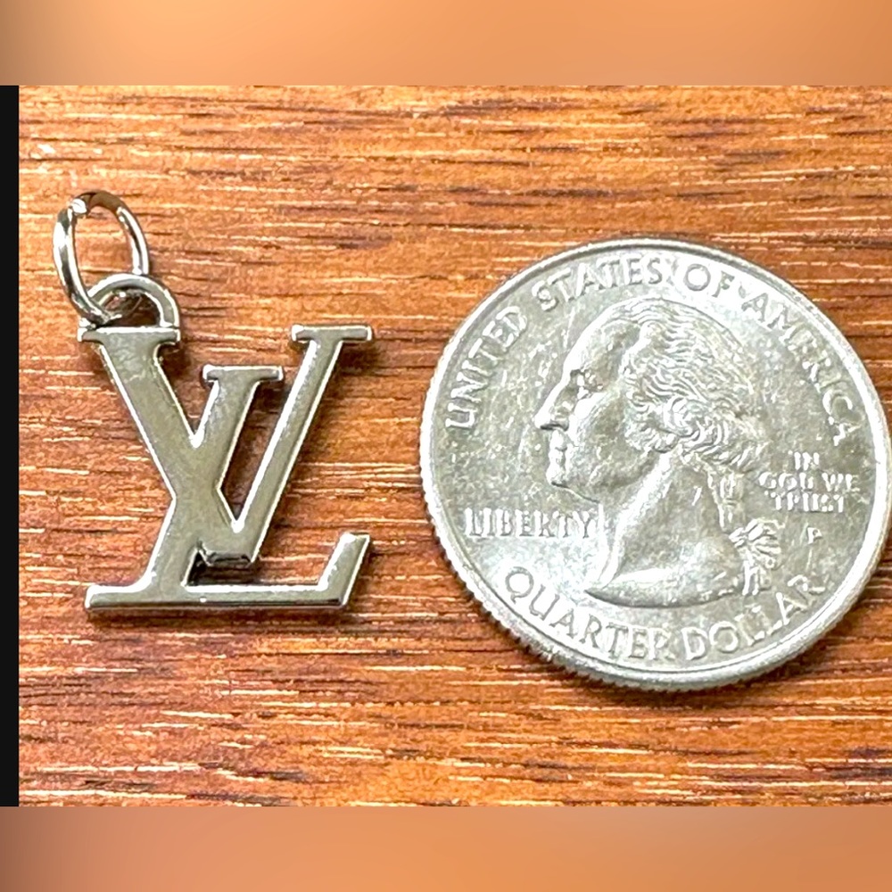 Lv charm